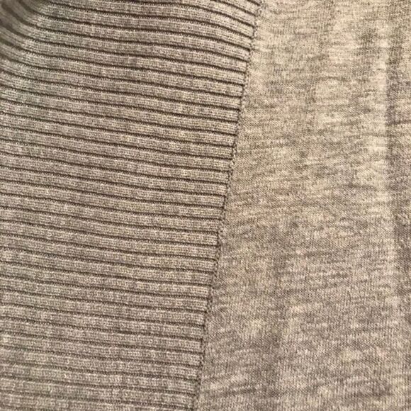 Banana Republic Women’s Gray Buttonless Cardigan Petite - Picture 6 of 9